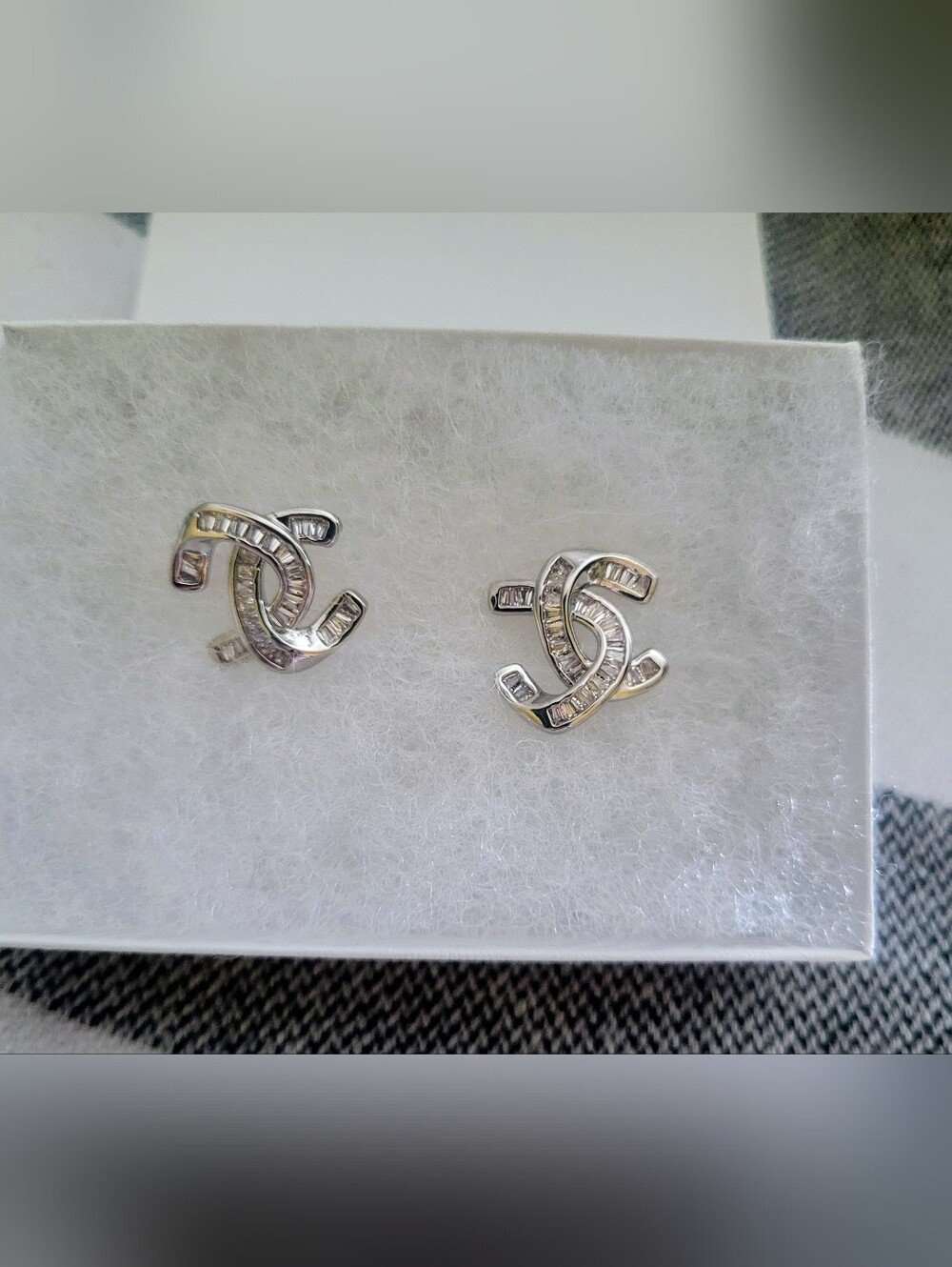 Luxury C Style Earrings - Picture 6 of 7